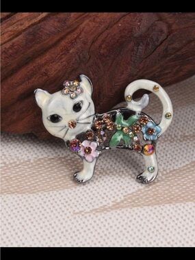 White Enamel Cat Brooch with Multicolor Crystal Flowers - Elegant Pet-Themed Pin